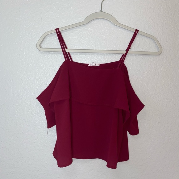 a'gaci Tops - maroon cold shoulder flounce cropped top